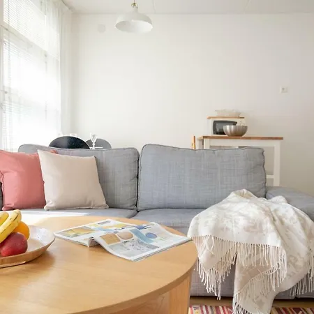 Torget Laensiportti *