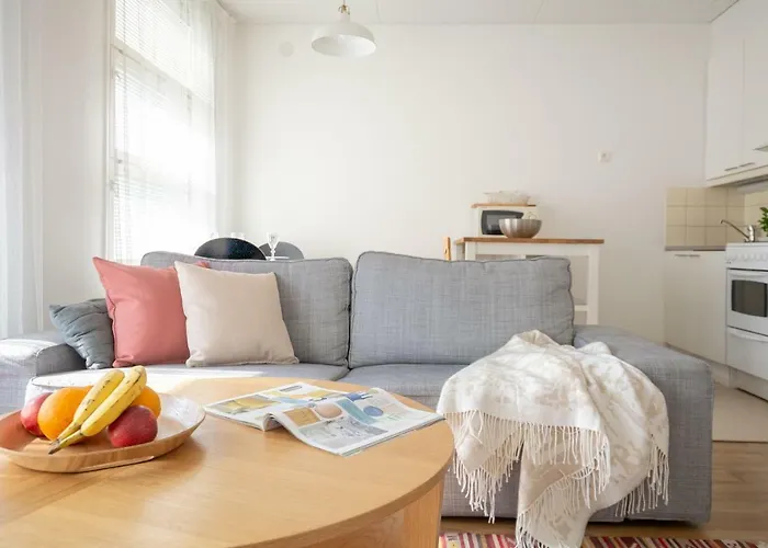 Torget Laensiportti *